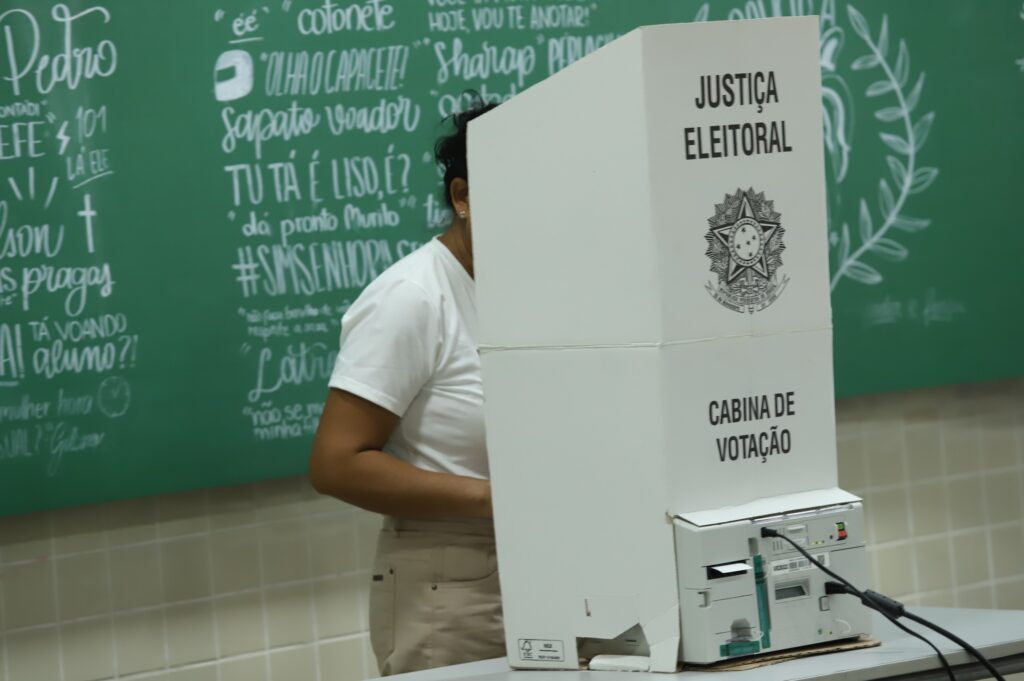 Mais de 200 mil eleitores devem ir às urnas escolher o próximo prefeito de Palmas neste domingo