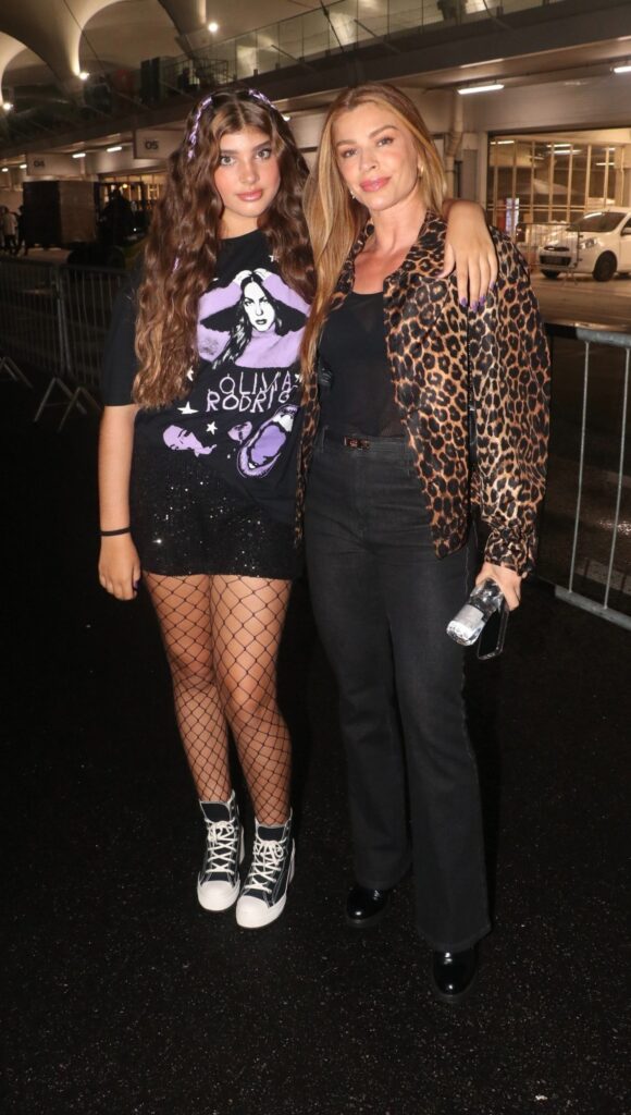 Famosos no Lollapalooza 2025: Filha de Grazi mais alta do que a mãe, dupla perdida no caminho e estreia de ex-BBB no festival