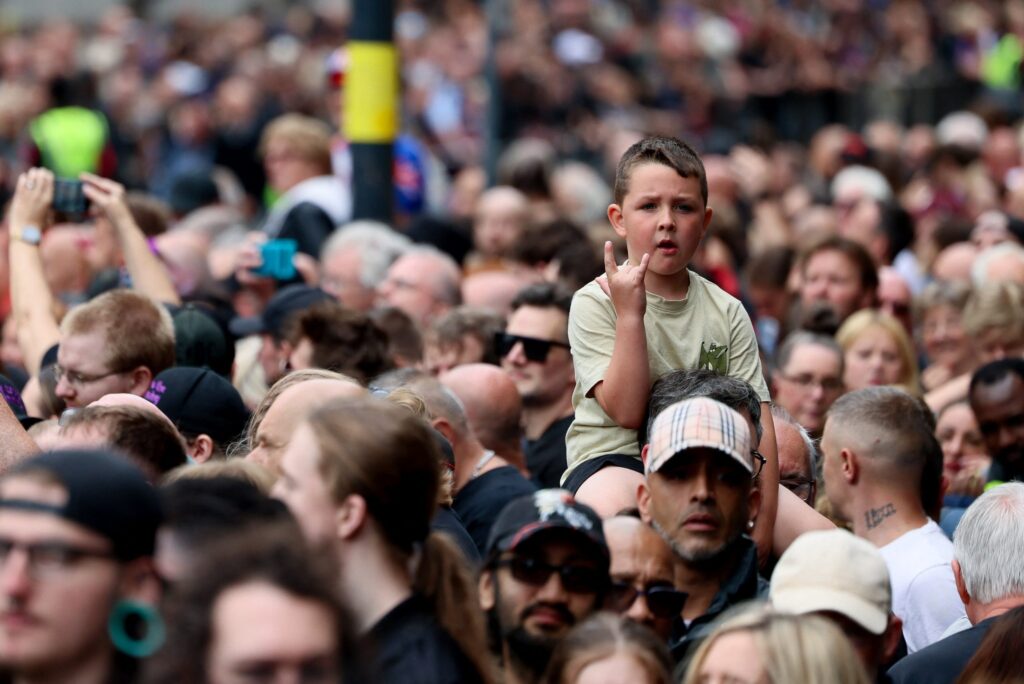 Ozzy Osbourne: veja FOTOS do funeral nas ruas de Birmingham, na Inglaterra