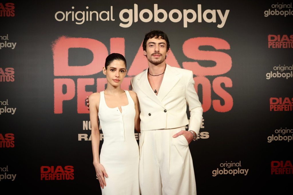 Elenco de ‘Dias Perfeitos’ se reúne para lançamento de série original Globoplay