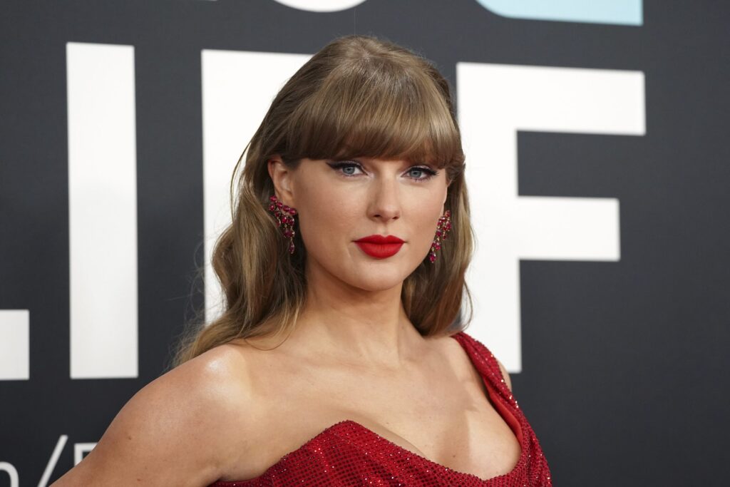 Grok, IA de Musk, ganha novo gerador de imagens com ‘modo picante’ e cria nudes falsos de Taylor Swift, diz site