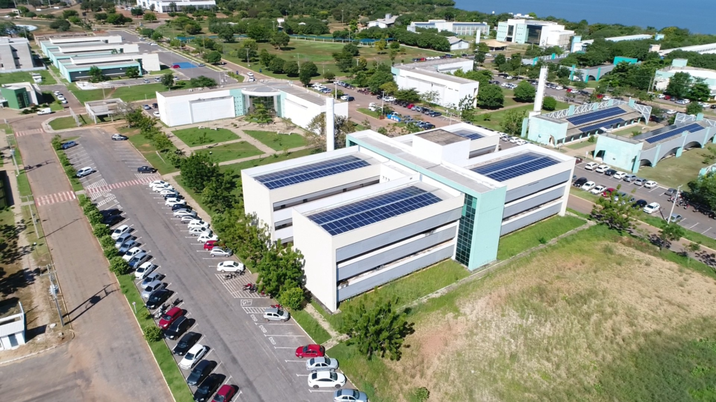 Concursos e seleções para professores ofertam salários de até R$ 14 mil