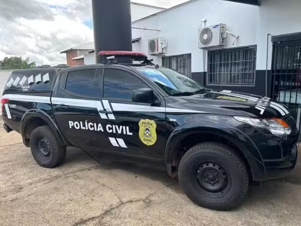 Suspeito de matar jovem a tiros e deixar corpo dentro de casa se apresenta em delegacia de Palmas