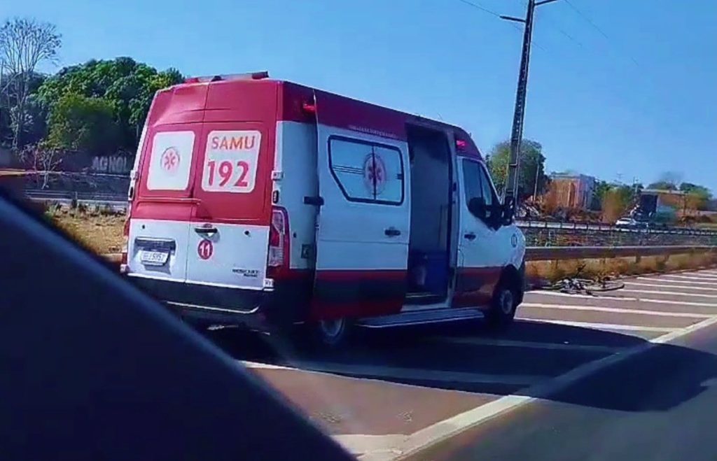 Idoso morre após ser atropelado por ambulância enquanto atravessava faixa de pedestres em Palmas, diz polícia