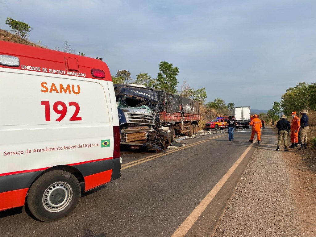 Morre no hospital motorista que ficou ferido em acidente entre caminhões na TO-010