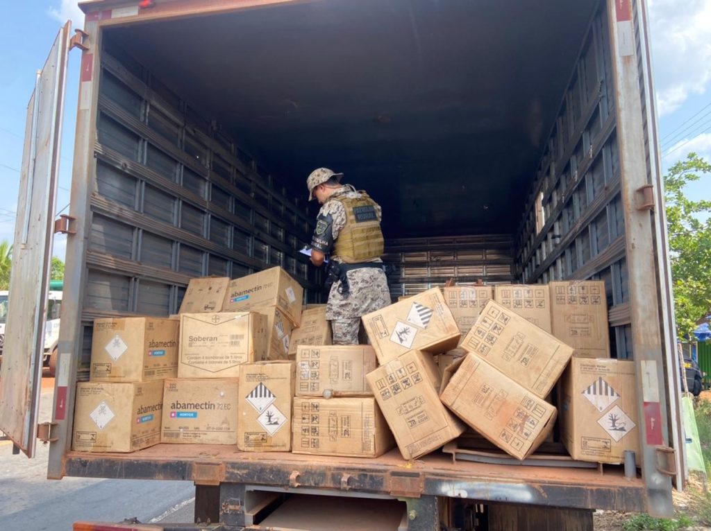 Três homens são flagrados com carga furtada de defensivos agrícolas avaliada em R$ 400 mil, diz PM