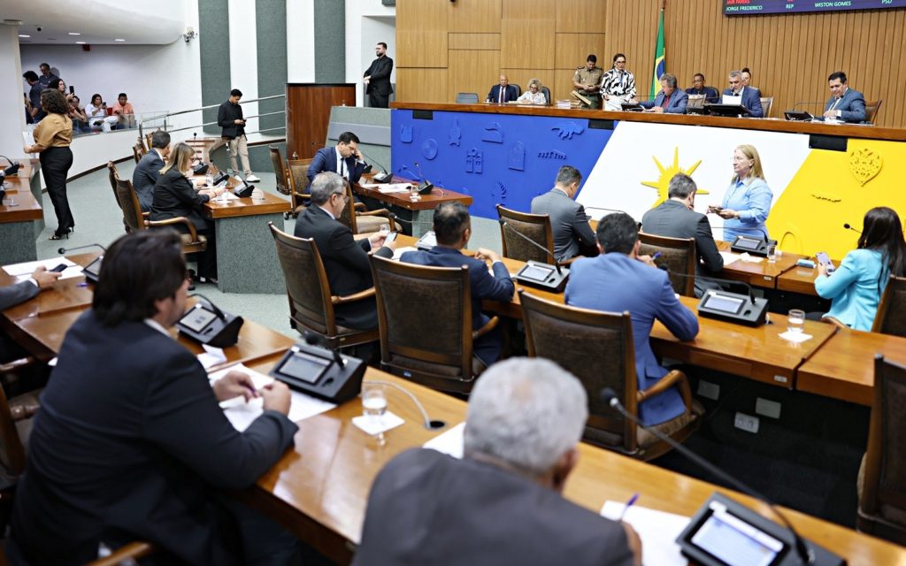 Assembleia aprova novo plano de carreira da Educação no Tocantins e salários podem chegar a R$ 17,8 mil