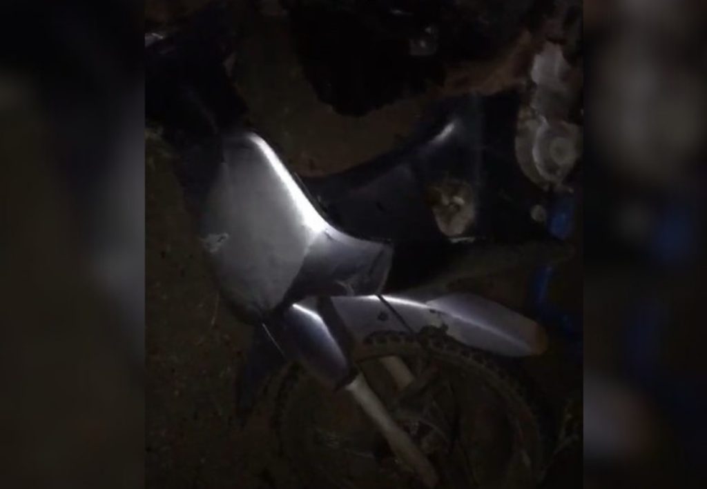 Acidente entre moto e caminhonete deixa adolescente morto e jovem gravemente ferido