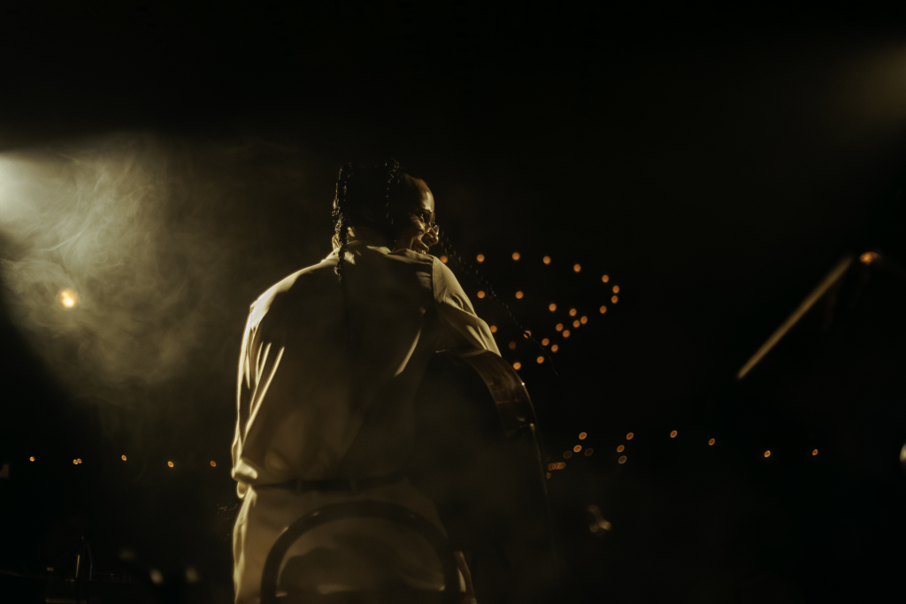 Giovani Cidreira dispara em abril álbum gravado ao vivo em show em São Paulo sob a direção artística de Rodrigo Gorky