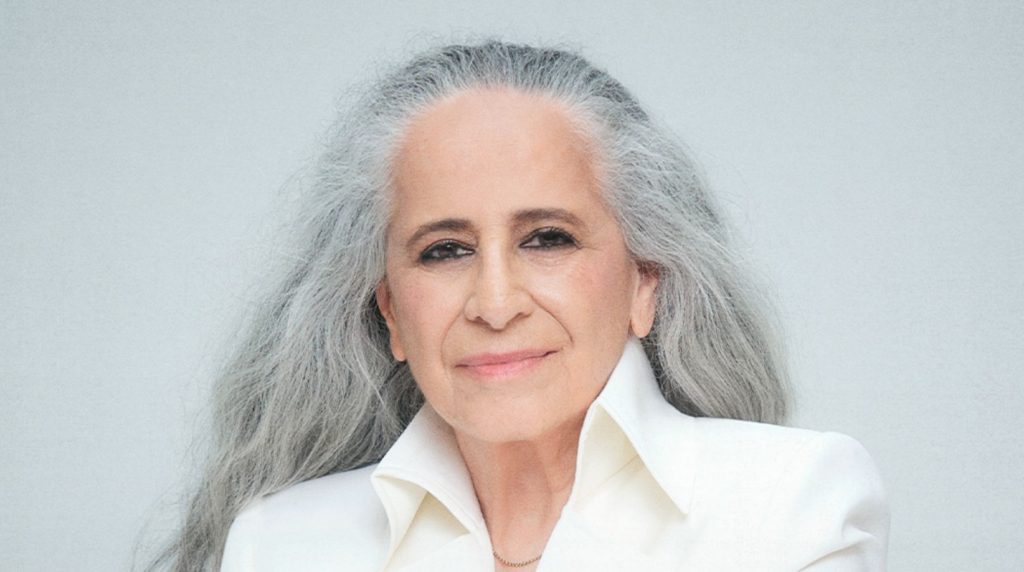 Livro ‘Toca Maria Bethânia pra ela’ se alinha em junho às comemorações dos 80 anos da cantora