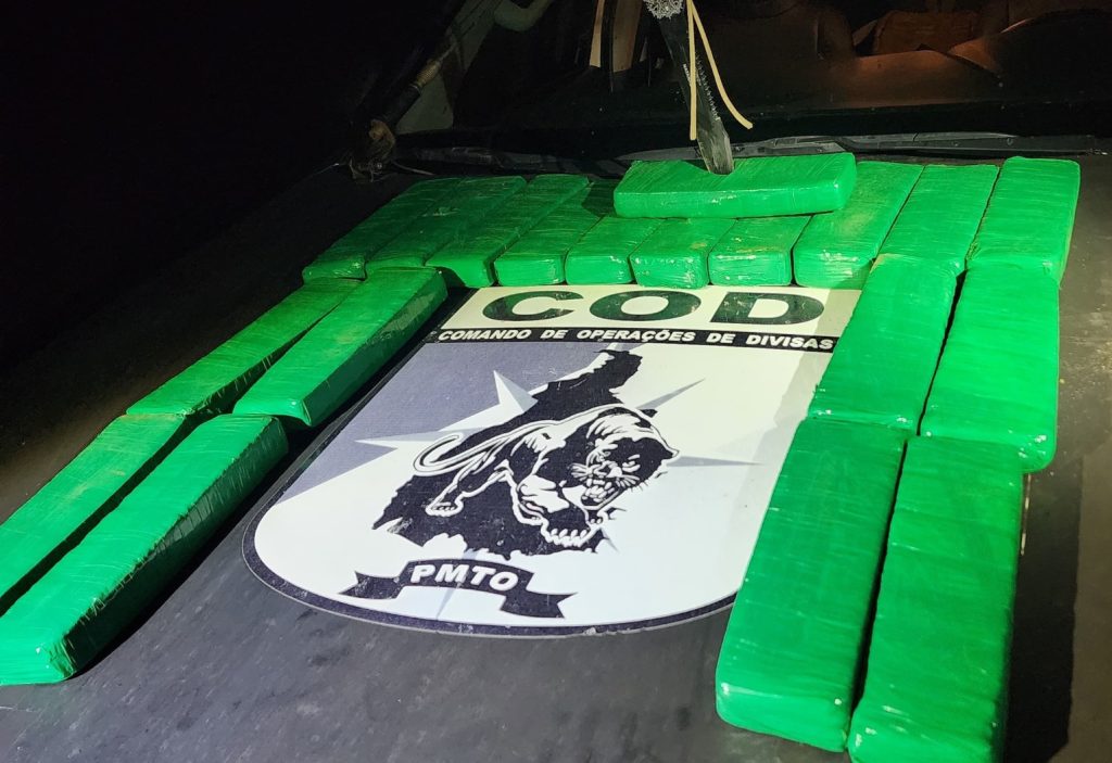 Após perseguição e fuga, polícia encontrada carga de droga escondida às margens de rodovia