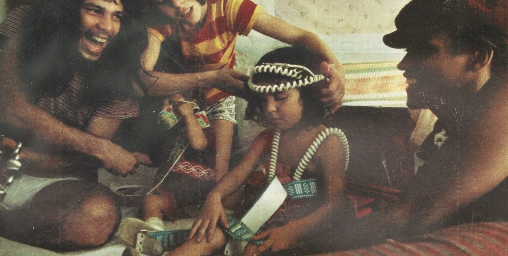 Filme ‘Nem tudo é paz e amor’ joga luz sobre as dores e delícias dos filhos da contracultura musical dos anos 1970
