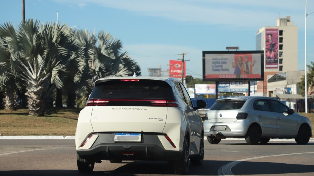 Detran-TO faz alerta para cuidados com carros elétricos e híbridos no trânsito