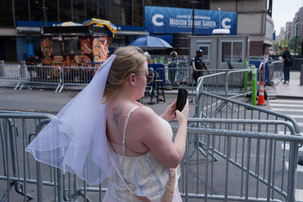 Taylor Swift e Travis Kelce fazem festa de casamento em NY; FOTOS