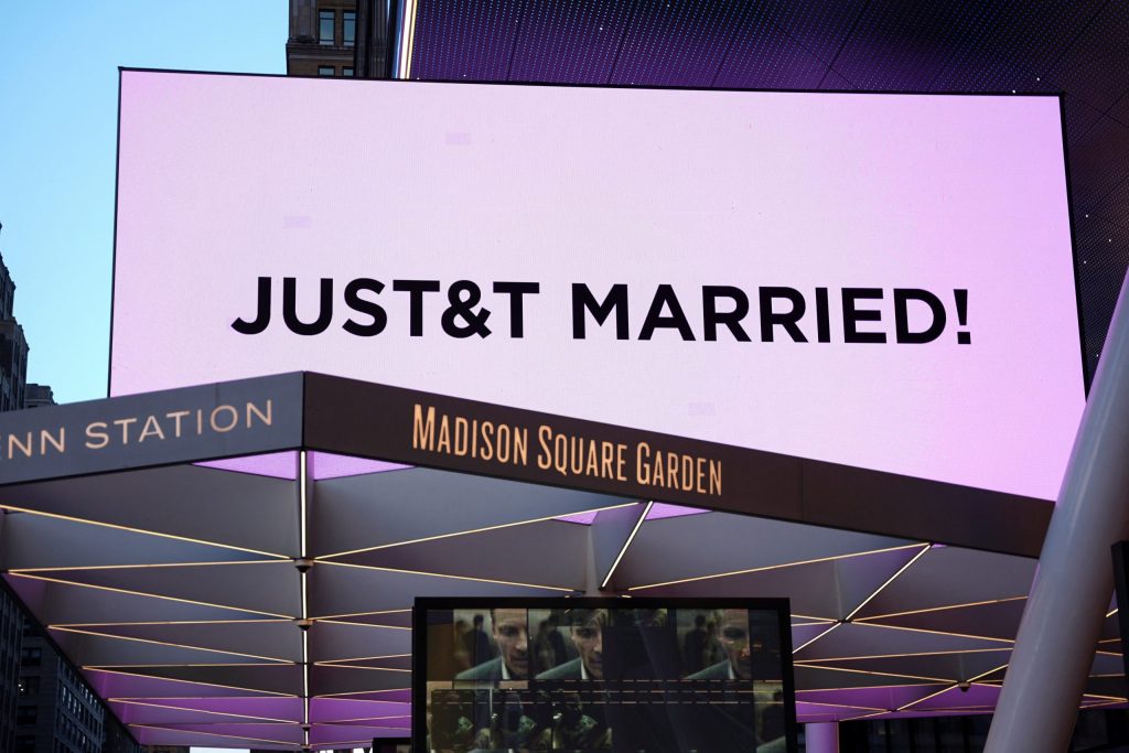Taylor Swift e Travis Kelce se casam: Telão do Madison Square Garden anuncia união