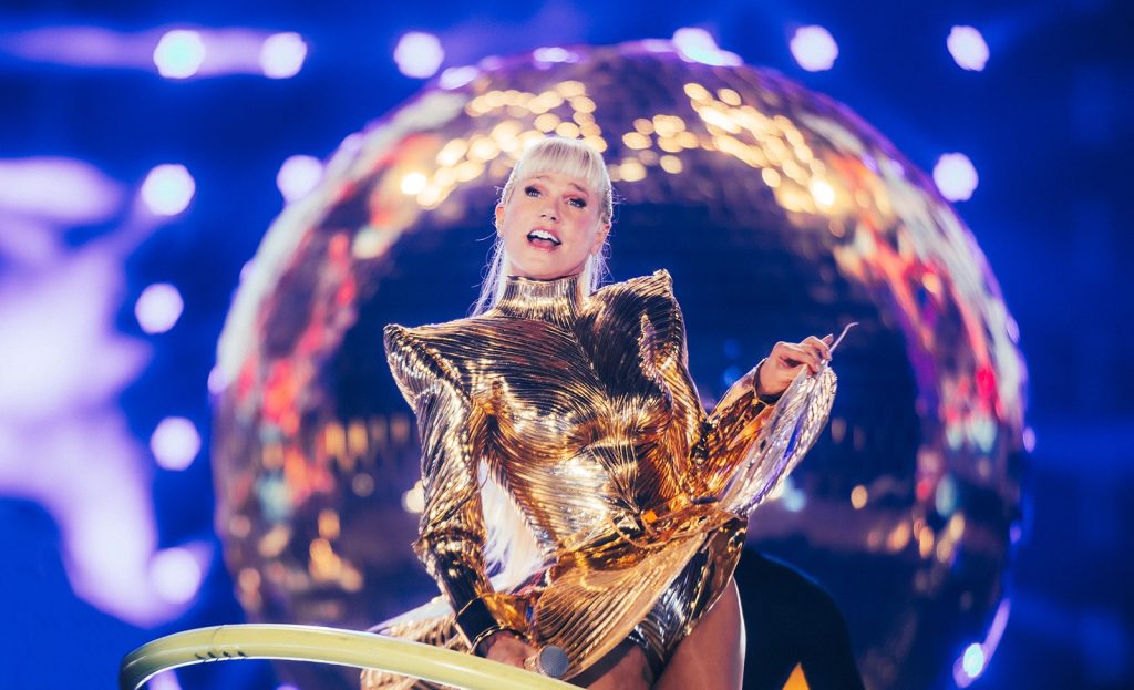 Turnê de Xuxa decola em São Paulo com 37 músicas no roteiro revisionista do espetáculo ‘O último voo da nave’