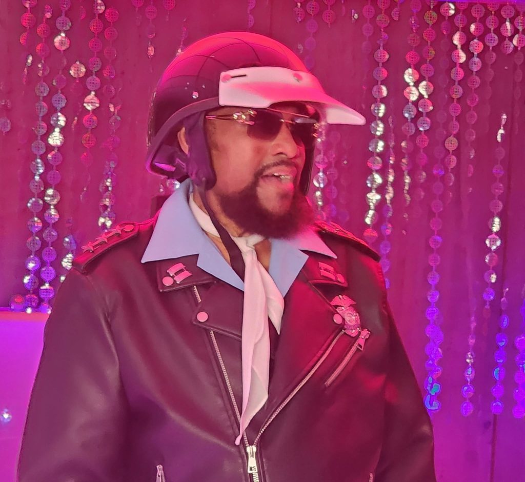 Coautor de ‘YMCA’ e policial de Village People, cantor Victor Willis morre aos 74