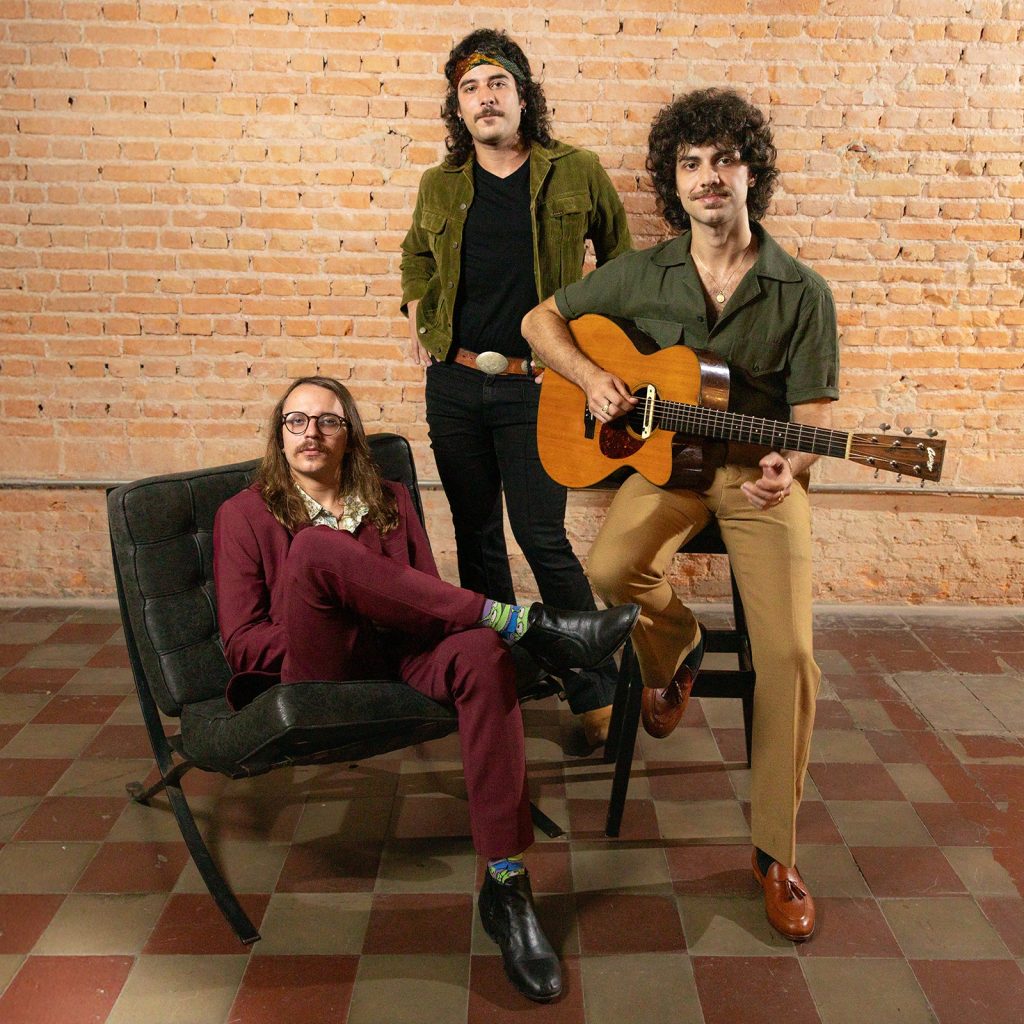 Trio Colomy lança segundo álbum com os toques de Guilherme Arantes, Peter Buck e Barrett Martin entre nove faixas
