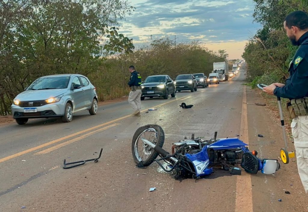 Motociclista de 22 anos morre após bater em caminhão na BR-010