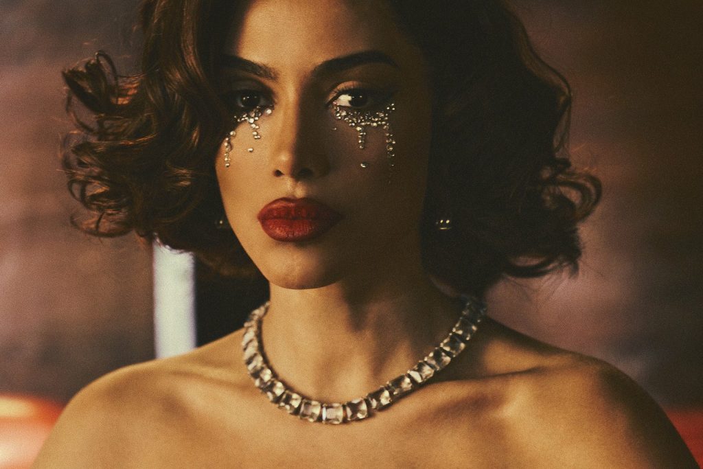 Anitta atinge raro ponto de coesão na narrativa espiritual de ‘Equilibrium II’, álbum que saúda os tambores do Brasil