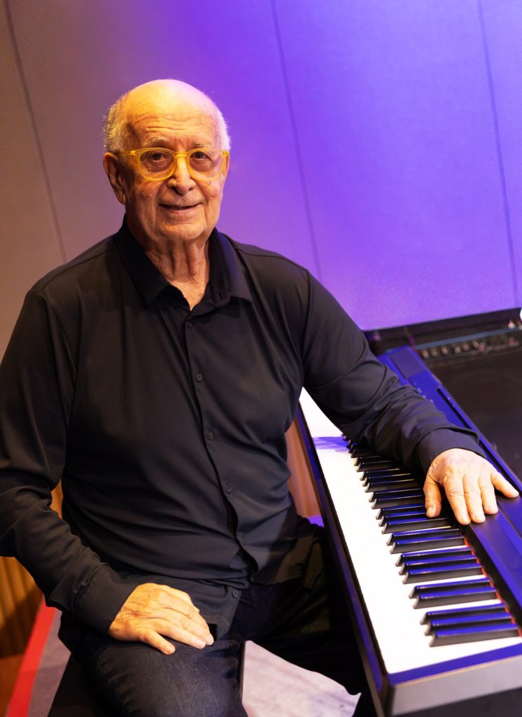 Pianista Antonio Adolfo carrega jazz, suingue e brasilidade no refinado cesto autoral do álbum ‘Balaios’