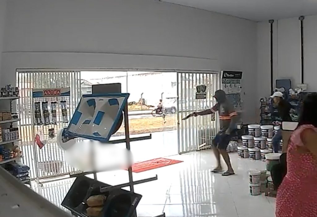 Homem é morto a tiros dentro de comércio no interior do TO; VÍDEO
